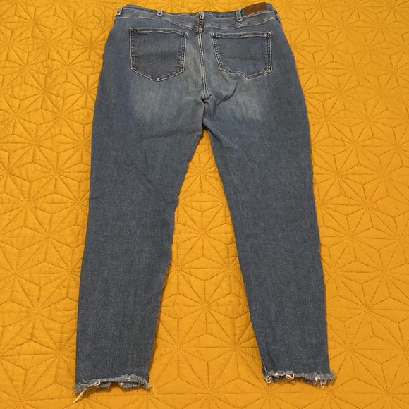 River Island skinny jeans with frayed ankles - Picture 6 of 6